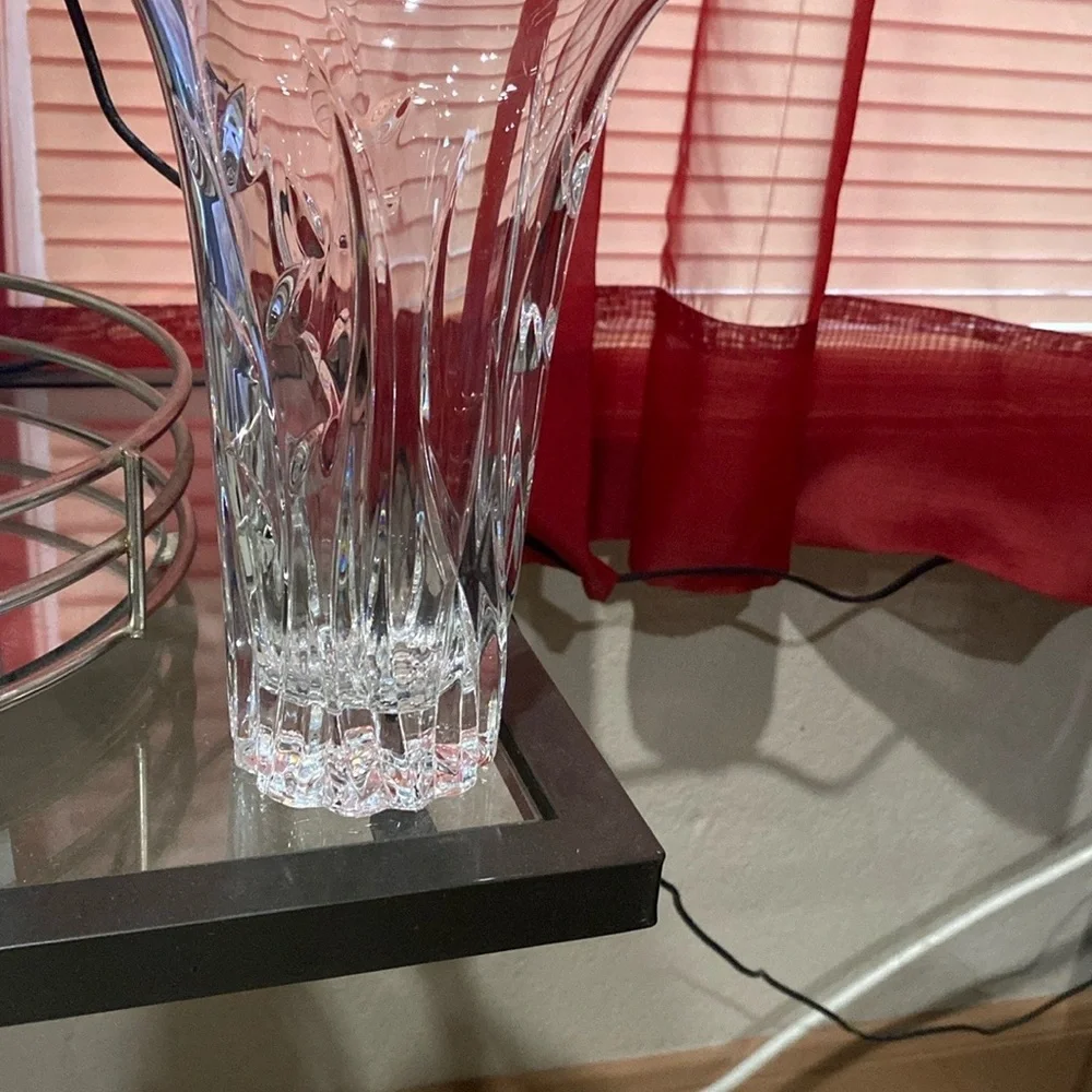 Elegant clear crystal Geometric Accent Vase with Scalloped Rim